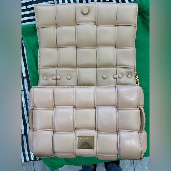 Authentic Brand New Bottega Veneta beige padded cassette Bag - Picture 5 of 13